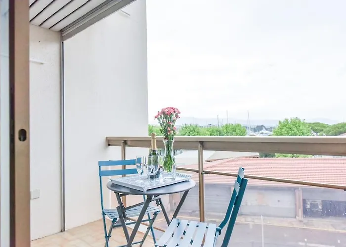 Les Beaux Jours Super Nice Flat For 3 With Ac, Balcony & View