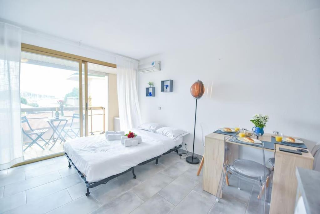 Les Beaux Jours Super Flat For 3 With Ac, Balcony & View * Antibes