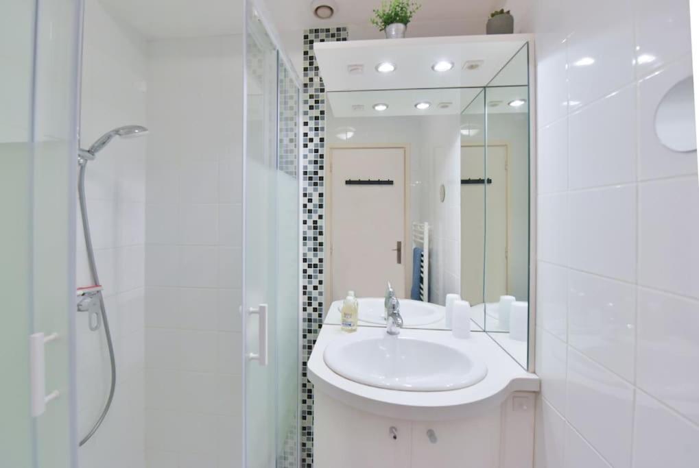 Apartment Les Beaux Jours Super Flat For 3 With Ac, Balcony & View Antibes