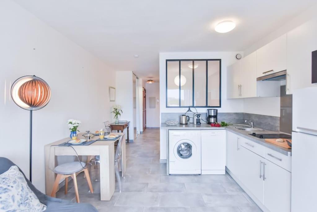Les Beaux Jours Super Flat For 3 With Ac, Balcony & View Apartment