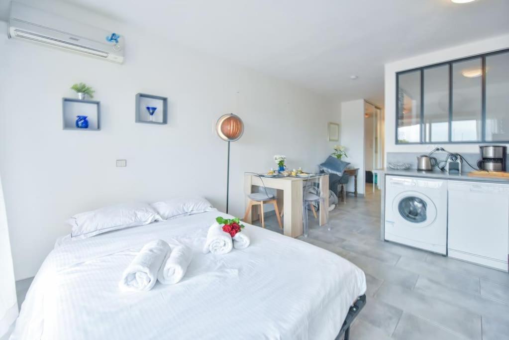 Apartment Les Beaux Jours Super Flat For 3 With Ac, Balcony & View Antibes